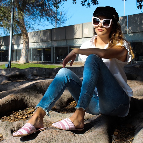 🚨LAST PAIR!!//The Cody// Red and White Flats - Picture 5 of 7